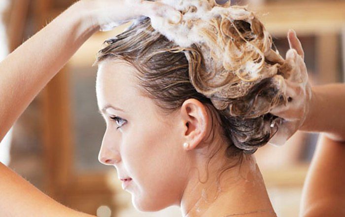 Как правильно мыть нарощенные волосы